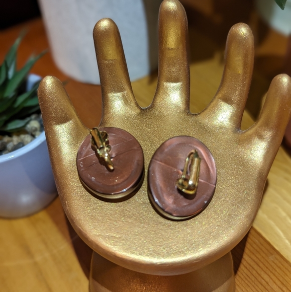 Vintage Avon Abstract Oval Gold Toned Clip-on Earrings - Picture 3 of 4